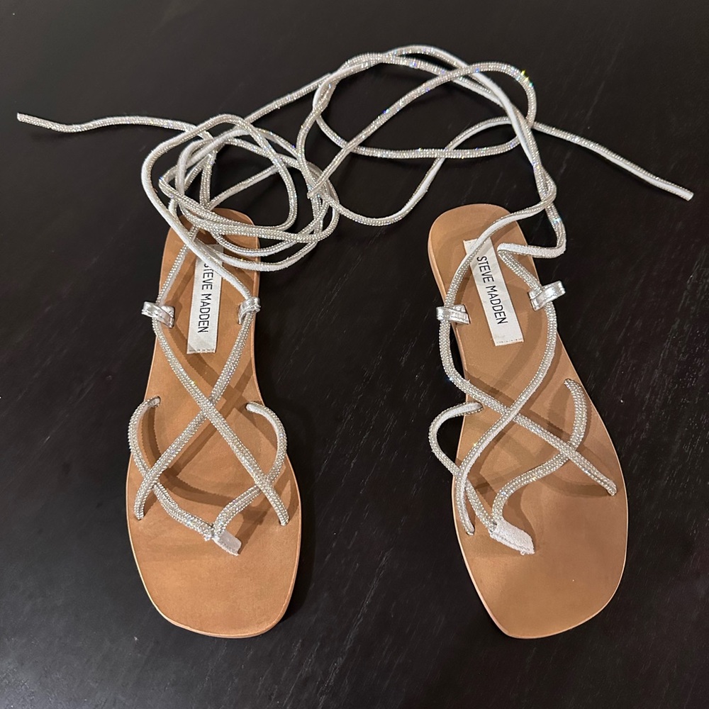 Steve Madden Silver Strapy Sandals SIZE: 6 W